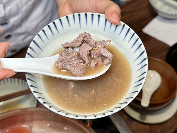 台北市大安區[大安區美食] Bulimia 路易奇手切溫體牛火鍋 蔬菜湯底自然鮮甜！#大安區國父紀念館美食 @蛋寶趴趴go