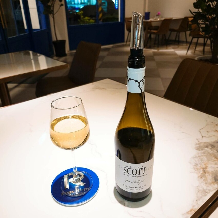 Roux Bistro一個不只是味蕾，連心靈都能滿足的地方！從預訂必需的香烤波士頓龍蝦到巴斯克蛋糕的甜蜜誘惑，每一道菜都讓人回味無窮，快來體驗這場味覺與視覺的雙重盛宴。