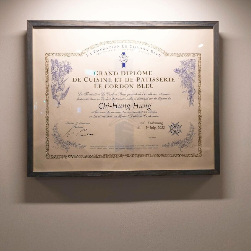 Roux Bistro一個不只是味蕾，連心靈都能滿足的地方！從預訂必需的香烤波士頓龍蝦到巴斯克蛋糕的甜蜜誘惑，每一道菜都讓人回味無窮，快來體驗這場味覺與視覺的雙重盛宴。