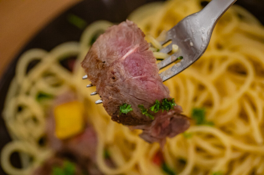 高雄市苓雅區高雄必訪！義万両洋食·咖啡：品味正宗義式料理與香濃咖啡