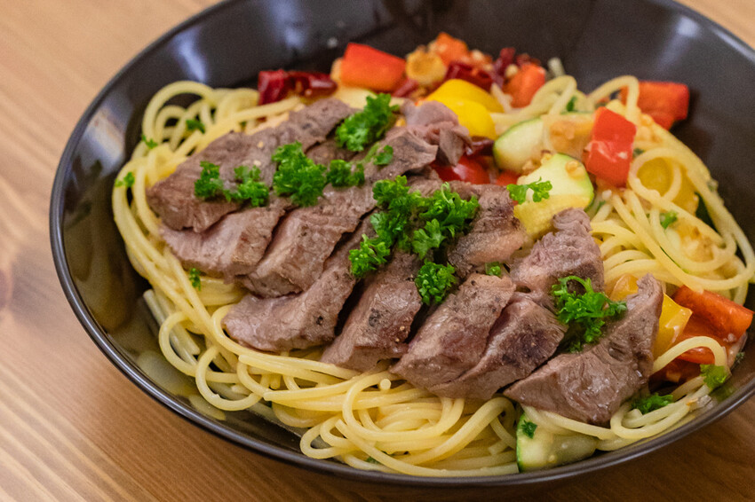 高雄市苓雅區高雄必訪！義万両洋食·咖啡：品味正宗義式料理與香濃咖啡