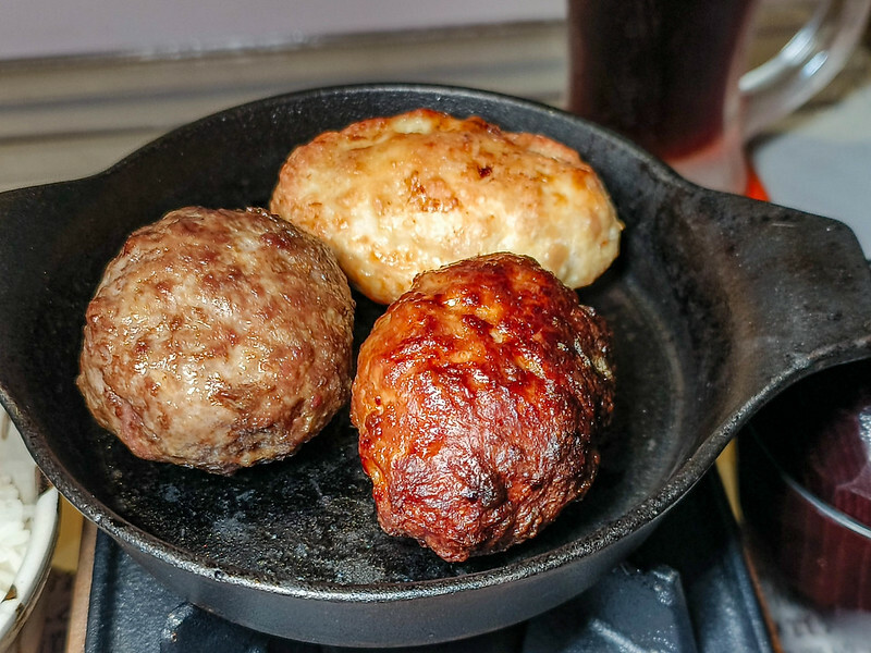 信義區A5和牛漢堡排！焱の挽肉微風信義店，平日午間三小時饕客必吃。