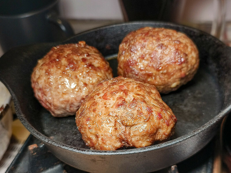 信義區A5和牛漢堡排！焱の挽肉微風信義店，平日午間三小時饕客必吃。