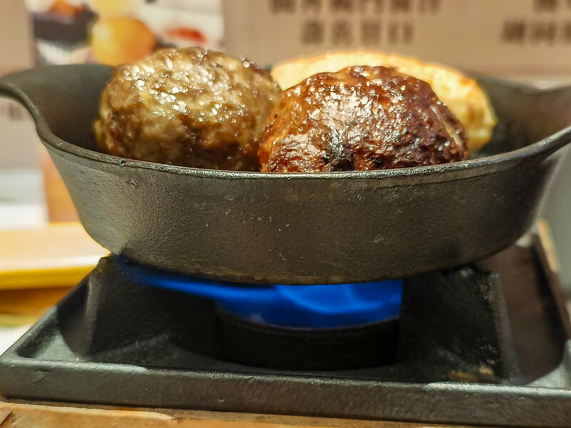 信義區A5和牛漢堡排！焱の挽肉微風信義店，平日午間三小時饕客必吃。