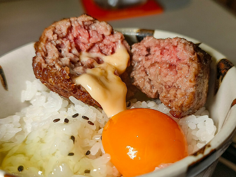 信義區A5和牛漢堡排！焱の挽肉微風信義店，平日午間三小時饕客必吃。