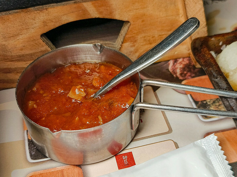 信義區A5和牛漢堡排！焱の挽肉微風信義店，平日午間三小時饕客必吃。