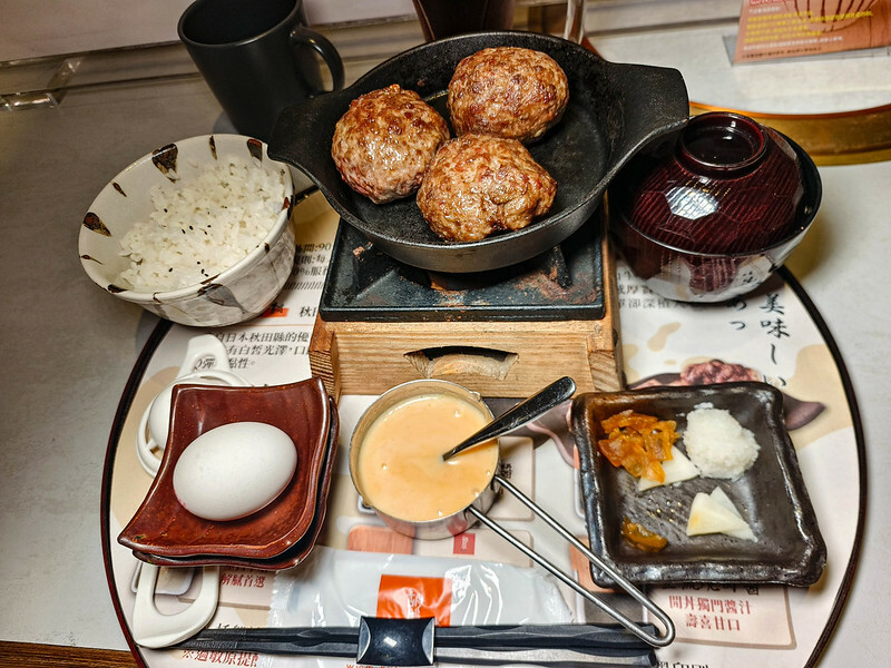 信義區A5和牛漢堡排！焱の挽肉微風信義店，平日午間三小時饕客必吃。