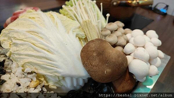 宜蘭壯圍超人氣韓式料理 朋月栻古亭穀倉韓雞一號倉尺洞 超浮誇