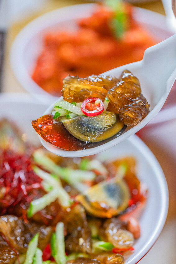 高雄市鼓山區高雄美食 – 稚人酸菜魚 x 酸辣麻香的極致享受 | 獨家酸菜滑羊四川風味 VS 酸菜魚菠蘿風味