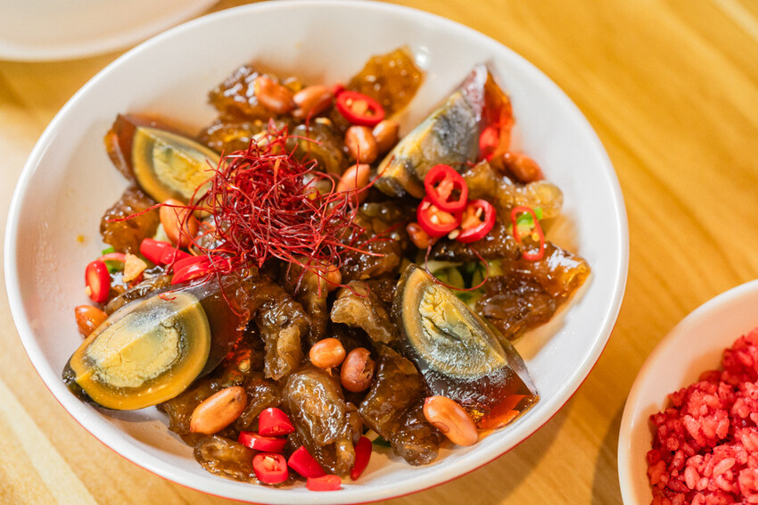 高雄市鼓山區高雄美食 – 稚人酸菜魚 x 酸辣麻香的極致享受 | 獨家酸菜滑羊四川風味 VS 酸菜魚菠蘿風味