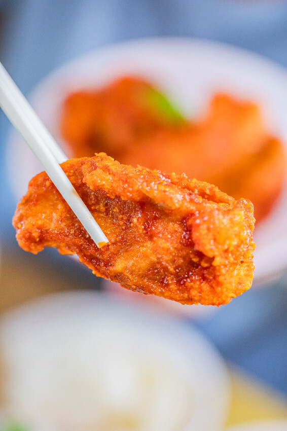 高雄市鼓山區高雄美食 – 稚人酸菜魚 x 酸辣麻香的極致享受 | 獨家酸菜滑羊四川風味 VS 酸菜魚菠蘿風味