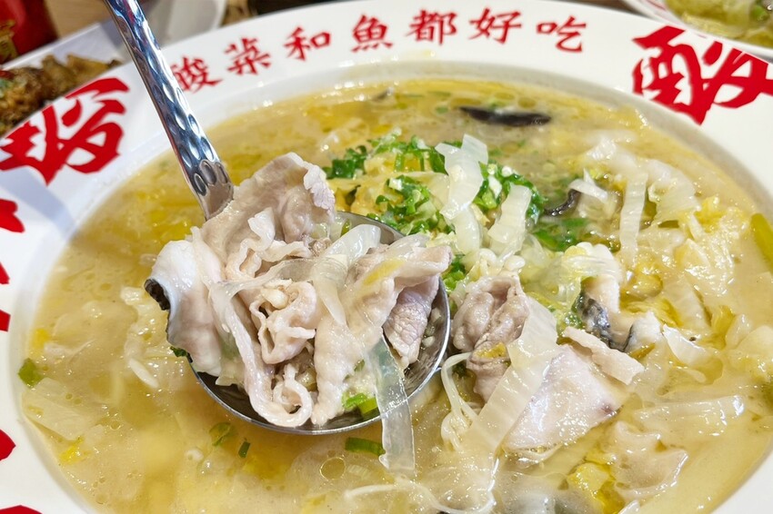 台中市北區台中酸菜魚新店再一發！各式功夫川菜端上桌，竟然還有臭豆腐尬皮蛋！即日起至7/31，指定餐點買一送二！