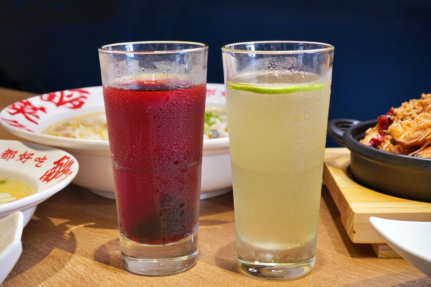 台中市北區台中酸菜魚新店再一發！各式功夫川菜端上桌，竟然還有臭豆腐尬皮蛋！即日起至7/31，指定餐點買一送二！