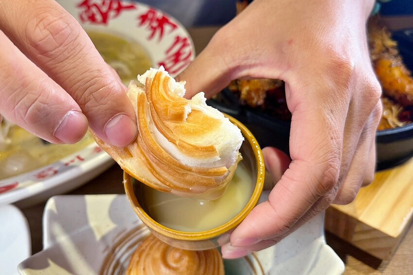 台中市北區台中酸菜魚新店再一發！各式功夫川菜端上桌，竟然還有臭豆腐尬皮蛋！即日起至7/31，指定餐點買一送二！