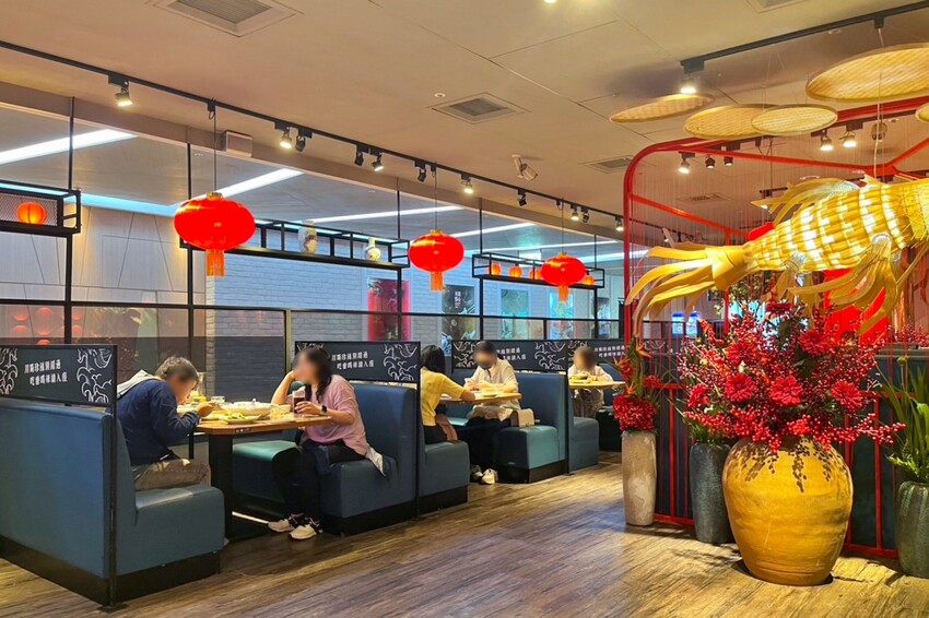 台中市北區台中酸菜魚新店再一發！各式功夫川菜端上桌，竟然還有臭豆腐尬皮蛋！即日起至7/31，指定餐點買一送二！