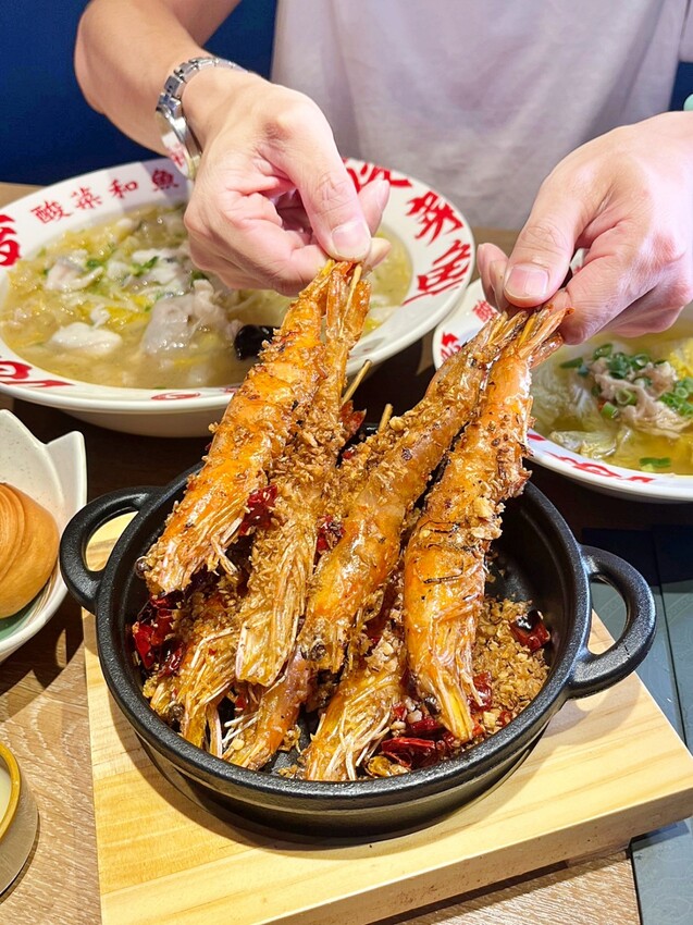 台中市北區台中酸菜魚新店再一發！各式功夫川菜端上桌，竟然還有臭豆腐尬皮蛋！即日起至7/31，指定餐點買一送二！