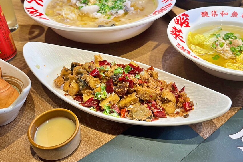 台中市北區台中酸菜魚新店再一發！各式功夫川菜端上桌，竟然還有臭豆腐尬皮蛋！即日起至7/31，指定餐點買一送二！