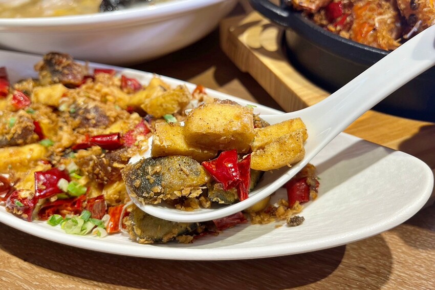 台中市北區台中酸菜魚新店再一發！各式功夫川菜端上桌，竟然還有臭豆腐尬皮蛋！即日起至7/31，指定餐點買一送二！