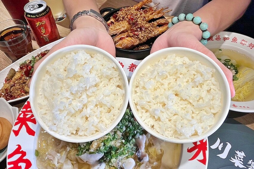 台中市北區台中酸菜魚新店再一發！各式功夫川菜端上桌，竟然還有臭豆腐尬皮蛋！即日起至7/31，指定餐點買一送二！