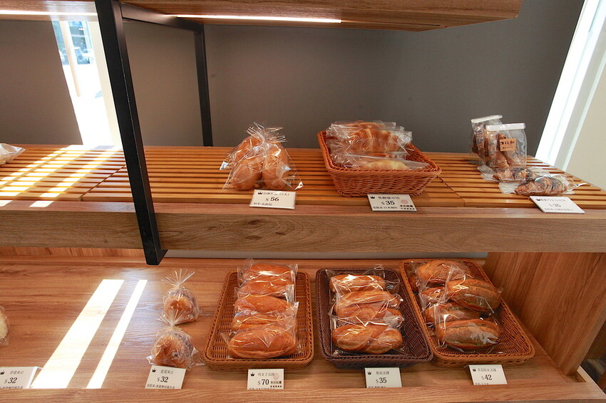 高雄市前鎮區吃。高雄美食|前鎮區。「以和麵包專門店」新店報報!!!!日式氛圍偏平價麵包店,專賣台式、歐式及日式麵包等