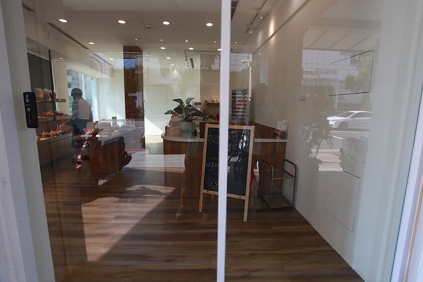 高雄市前鎮區吃。高雄美食|前鎮區。「以和麵包專門店」新店報報!!!!日式氛圍偏平價麵包店,專賣台式、歐式及日式麵包等