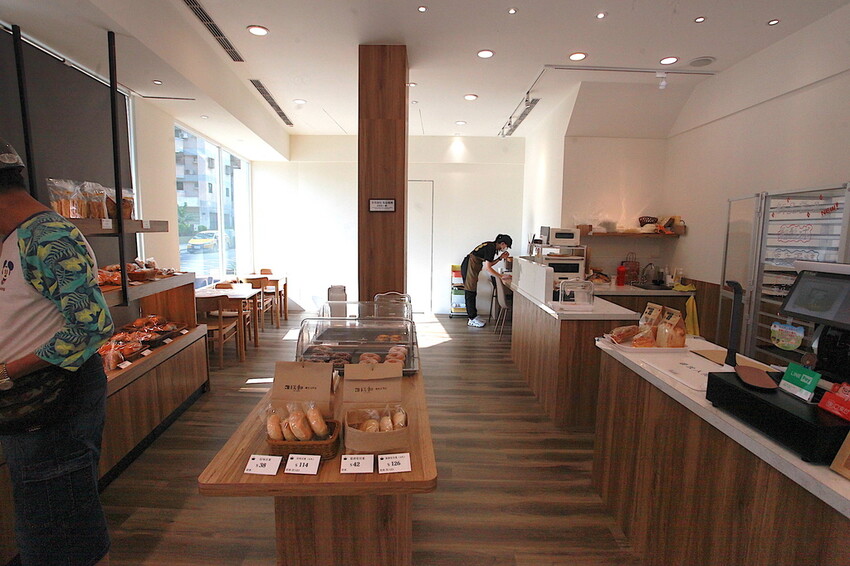 高雄市前鎮區吃。高雄美食|前鎮區。「以和麵包專門店」新店報報!!!!日式氛圍偏平價麵包店,專賣台式、歐式及日式麵包等
