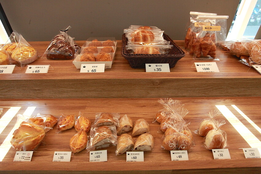 高雄市前鎮區吃。高雄美食|前鎮區。「以和麵包專門店」新店報報!!!!日式氛圍偏平價麵包店,專賣台式、歐式及日式麵包等