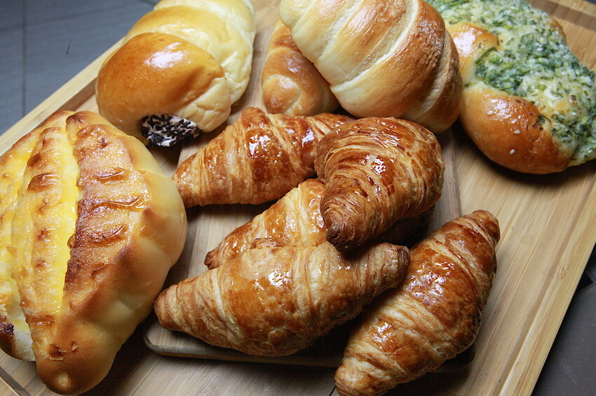 高雄市前鎮區吃。高雄美食|前鎮區。「以和麵包專門店」新店報報!!!!日式氛圍偏平價麵包店,專賣台式、歐式及日式麵包等