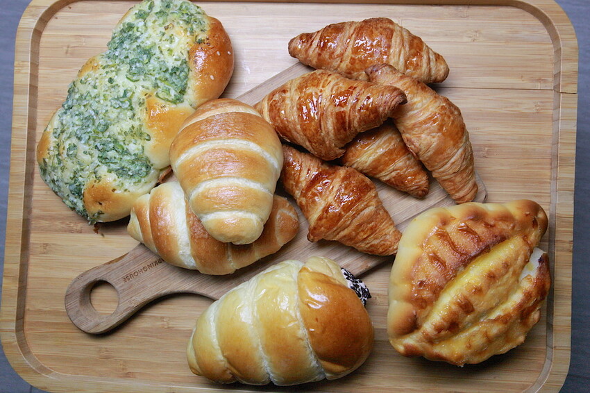 高雄市前鎮區吃。高雄美食|前鎮區。「以和麵包專門店」新店報報!!!!日式氛圍偏平價麵包店,專賣台式、歐式及日式麵包等