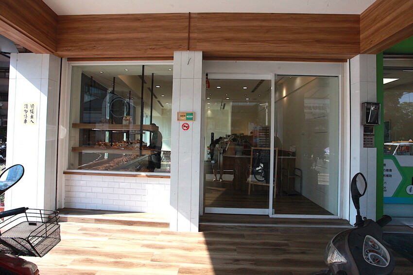 高雄市前鎮區吃。高雄美食|前鎮區。「以和麵包專門店」新店報報!!!!日式氛圍偏平價麵包店,專賣台式、歐式及日式麵包等