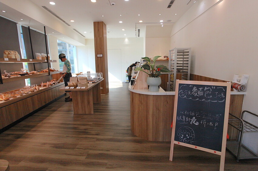 高雄市前鎮區吃。高雄美食|前鎮區。「以和麵包專門店」新店報報!!!!日式氛圍偏平價麵包店,專賣台式、歐式及日式麵包等