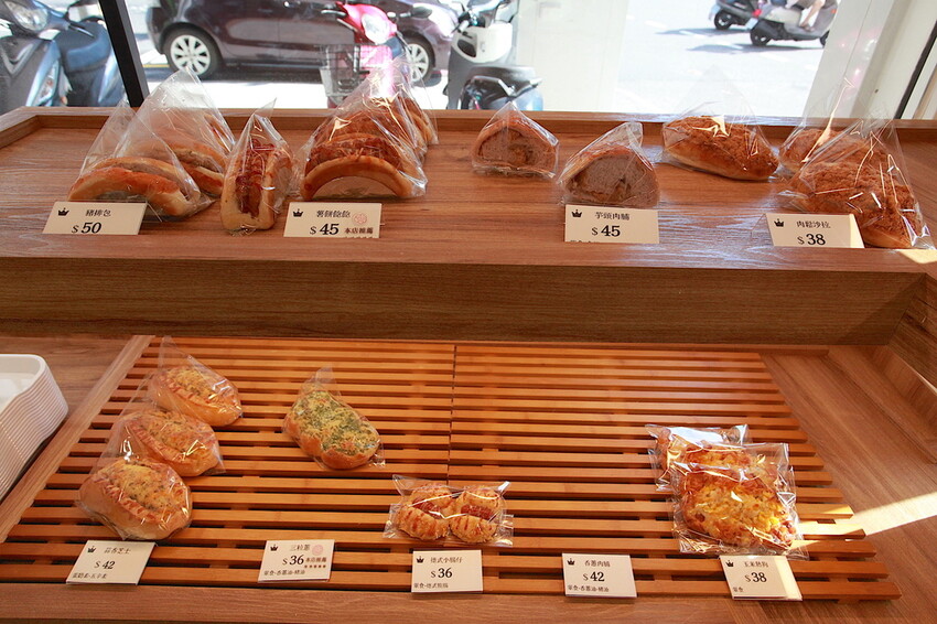 高雄市前鎮區吃。高雄美食|前鎮區。「以和麵包專門店」新店報報!!!!日式氛圍偏平價麵包店,專賣台式、歐式及日式麵包等