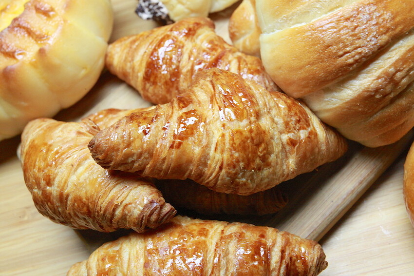 高雄市前鎮區吃。高雄美食|前鎮區。「以和麵包專門店」新店報報!!!!日式氛圍偏平價麵包店,專賣台式、歐式及日式麵包等