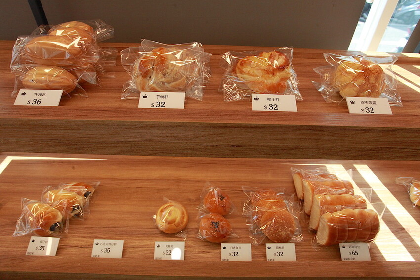 高雄市前鎮區吃。高雄美食|前鎮區。「以和麵包專門店」新店報報!!!!日式氛圍偏平價麵包店,專賣台式、歐式及日式麵包等