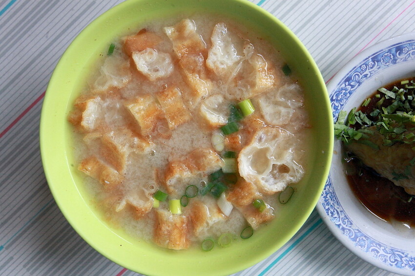 台南市北區吃。台南市|北區。「台南老店肉粽 菜粽」立人國小旁人氣肉粽店,樂天小高難得會想二訪的美食店家「台南老