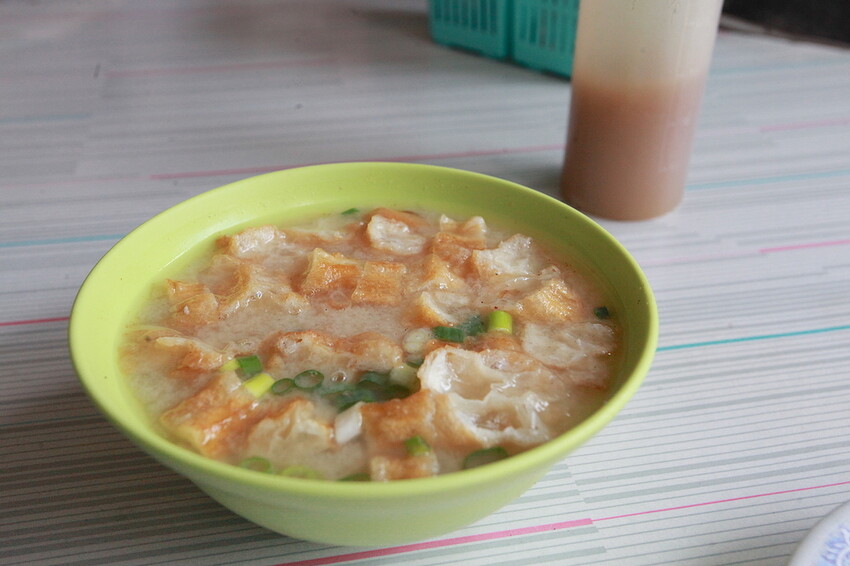 台南市北區吃。台南市|北區。「台南老店肉粽 菜粽」立人國小旁人氣肉粽店,樂天小高難得會想二訪的美食店家「台南老