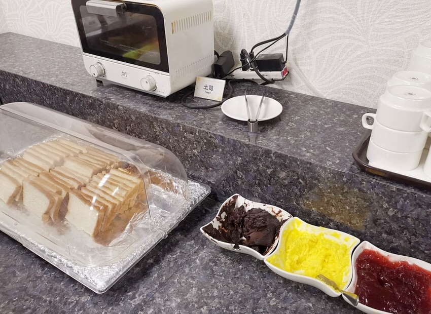 新北板橋住宿推薦｜金色年代旅店 鄰近台北車站交通便利 住宿優