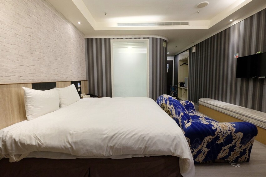 新北板橋住宿推薦｜金色年代旅店 鄰近台北車站交通便利 住宿優