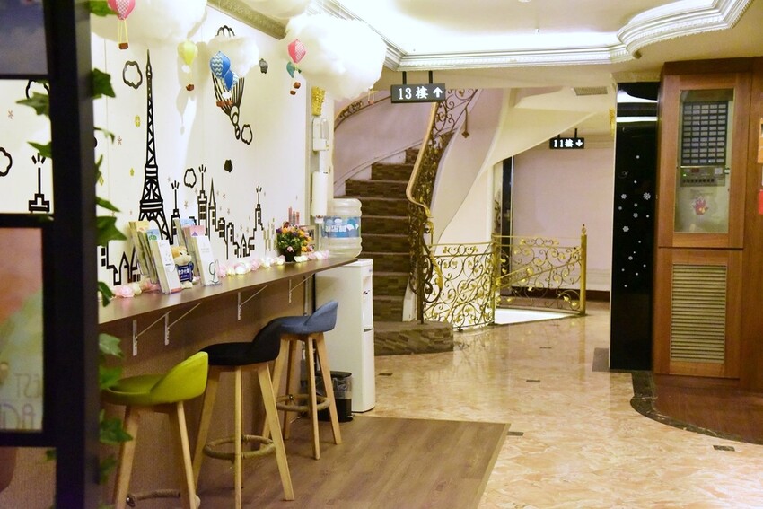 新北板橋住宿推薦｜金色年代旅店 鄰近台北車站交通便利 住宿優