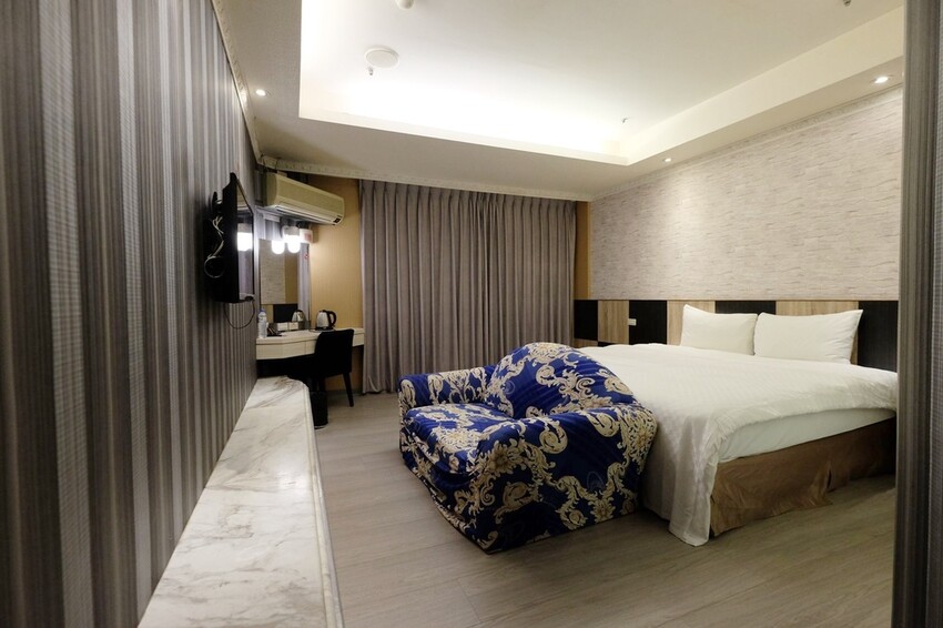 新北板橋住宿推薦｜金色年代旅店 鄰近台北車站交通便利 住宿優