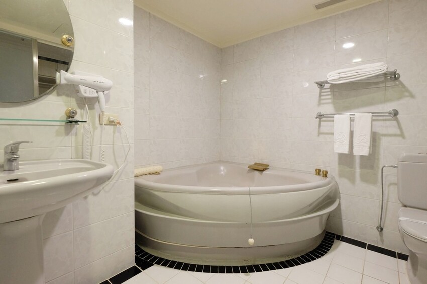 新北板橋住宿推薦｜金色年代旅店 鄰近台北車站交通便利 住宿優