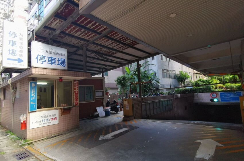 新北板橋住宿推薦｜金色年代旅店 鄰近台北車站交通便利 住宿優