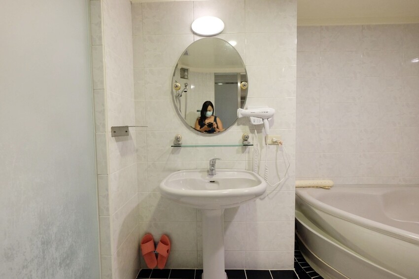 新北板橋住宿推薦｜金色年代旅店 鄰近台北車站交通便利 住宿優