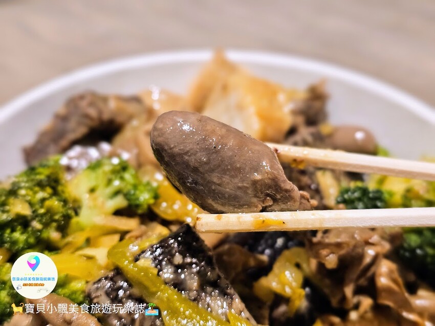 台中市西屯區[食]台中 逢甲夜市 將軍滷味 經典冷滷味 搭上爽口酸菜 食指大動 正餐、宵夜好選擇