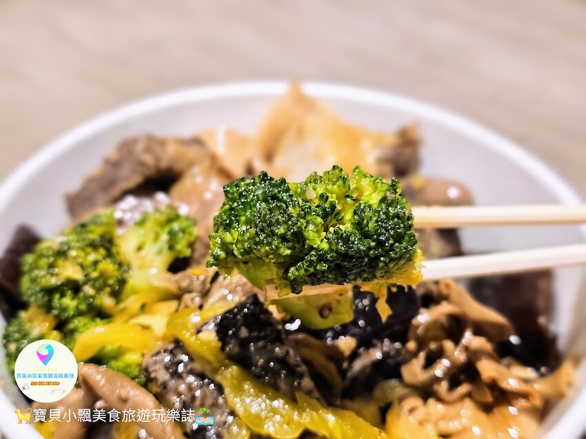 台中市西屯區[食]台中 逢甲夜市 將軍滷味 經典冷滷味 搭上爽口酸菜 食指大動 正餐、宵夜好選擇