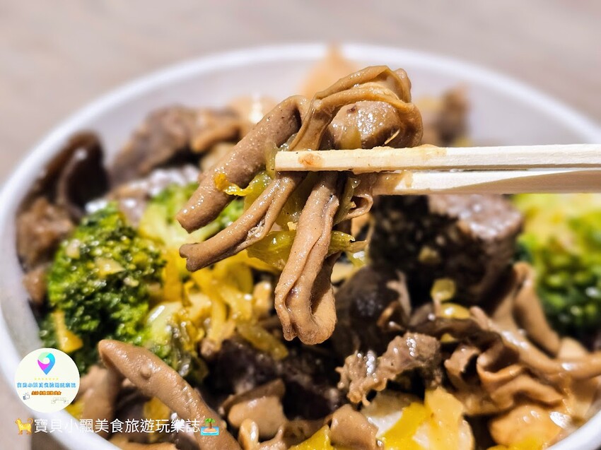 台中市西屯區[食]台中 逢甲夜市 將軍滷味 經典冷滷味 搭上爽口酸菜 食指大動 正餐、宵夜好選擇