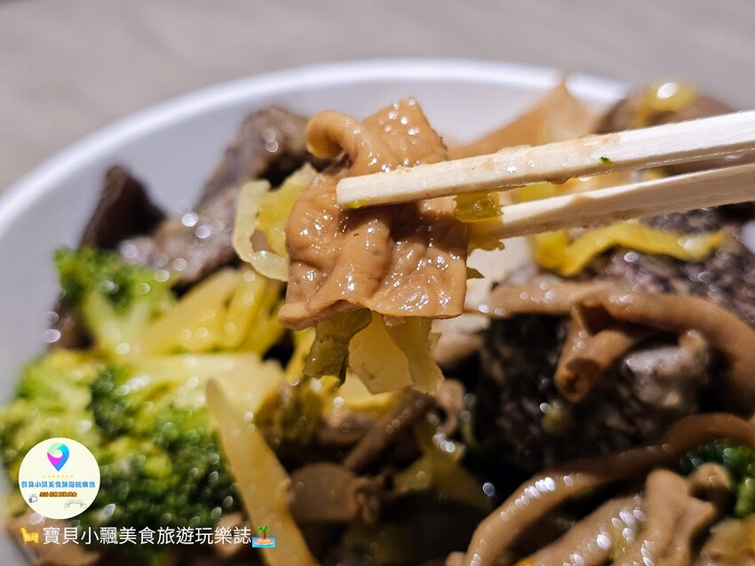 台中市西屯區[食]台中 逢甲夜市 將軍滷味 經典冷滷味 搭上爽口酸菜 食指大動 正餐、宵夜好選擇