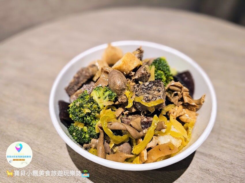 台中市西屯區[食]台中 逢甲夜市 將軍滷味 經典冷滷味 搭上爽口酸菜 食指大動 正餐、宵夜好選擇