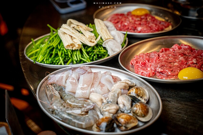 台北市大安區【台北美食】粥起 粥底火鍋.熱炒~今年冬天不能不知道的粥底火鍋。當月壽星來用餐就送18顆大文蛤,捷運大