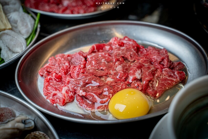 台北市大安區【台北美食】粥起 粥底火鍋.熱炒~今年冬天不能不知道的粥底火鍋。當月壽星來用餐就送18顆大文蛤,捷運大